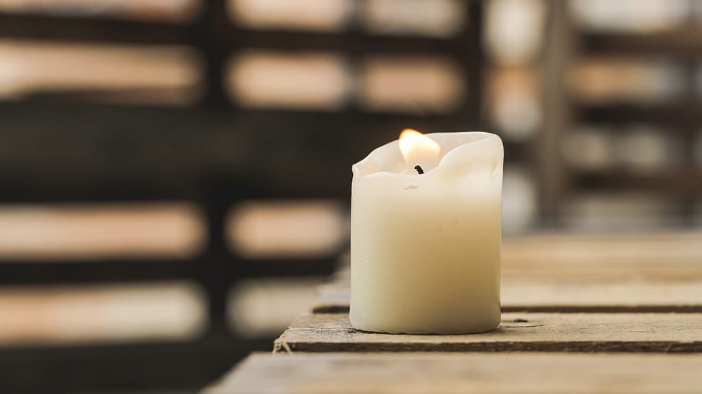 What Does It Mean When a Candle Makes Popping And Crackling Noises